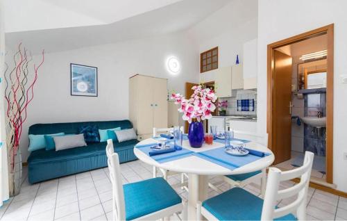 Pet Friendly Apartment In Bol With Lake View