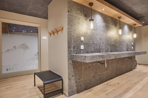 a bathroom with a large sink in a wall at Résidence Odalys L'Ecrin Blanc in La Rosière