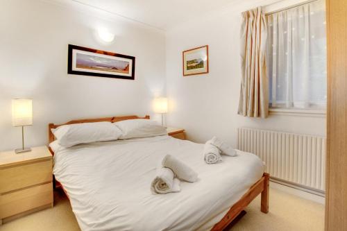 En eller flere senge i et værelse på 1 Bed in Mumbles oc-hh1110