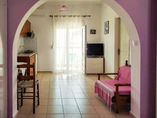 TV a/nebo společenská místnost v ubytování Dinas Apartment - Alonnisos Summer Haven