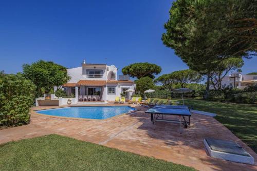 Villa Uma by Villa Plus