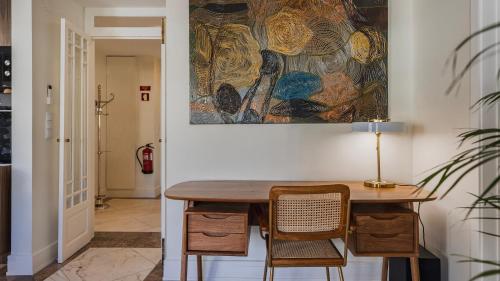 Billede fra billedgalleriet på Estoril Upscale Apartment with Pool by LovelyStay i Estoril