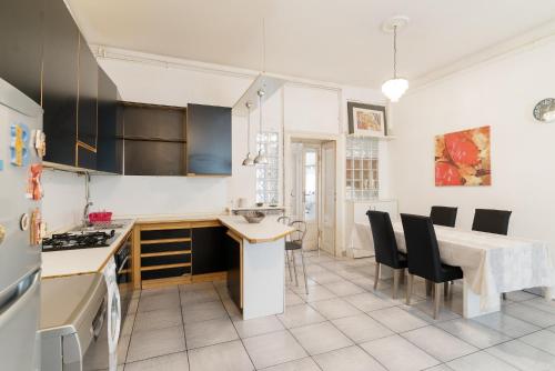 GuestHost - Cozy Apartment near MM1