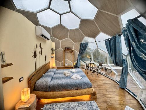 En eller flere senge i et værelse på The Land Before Time - Quad & Saddle Retreats