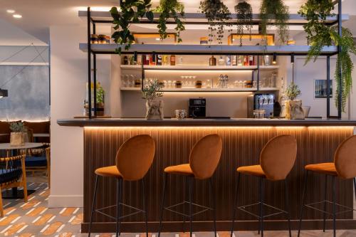 a bar in a restaurant with orange chairs at Ikonik Jean Médecin in Nice