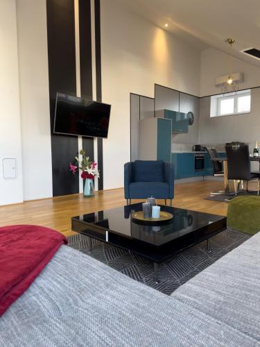 3BR Apartment with Balcony near Naschmarkt City Center