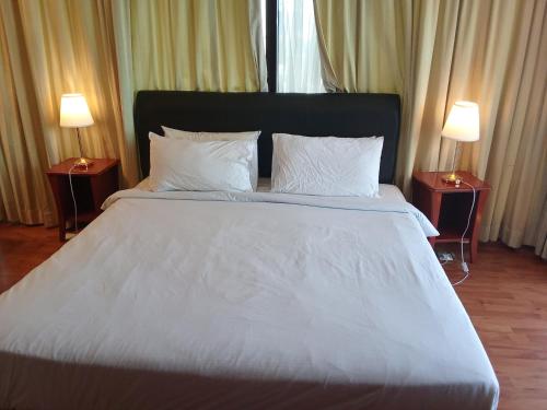 En eller flere senge i et værelse på HOME at BERJAYA TIMES SQUARE HOTEL
