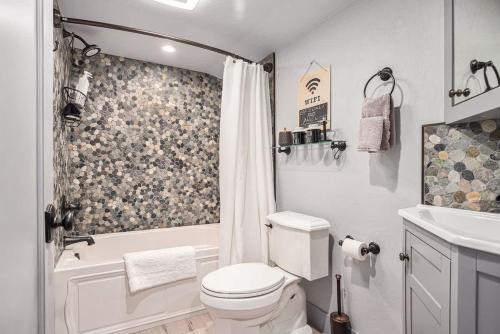 Et badeværelse på Redwood Room