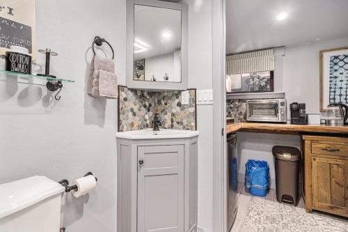a small kitchen with a sink and a microwave at Redwood Room in Berkeley