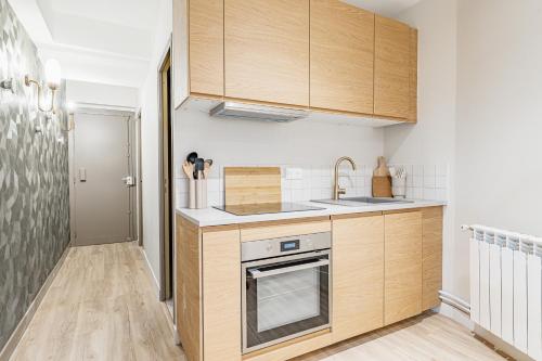 Modern Family Suite with 3 bedrooms and 2 bathrooms for 6 people