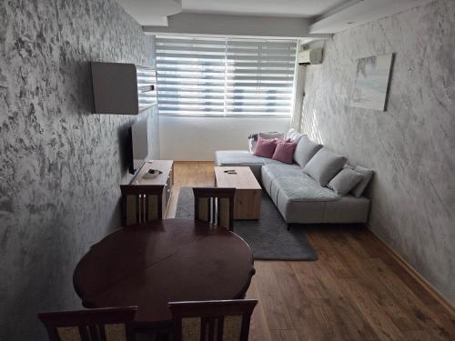 Χώρος καθιστικού στο DUBLIN STAN na dan u MARŠALA TITA