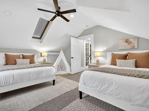 a bedroom with two beds and a ceiling fan at The Harvard Loft with Game Room and Free Parking Near Harvard Square in Cambridge