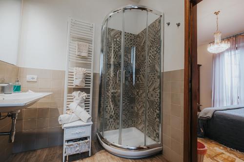 Et badeværelse på Affittacamere Casa Mac & Rose