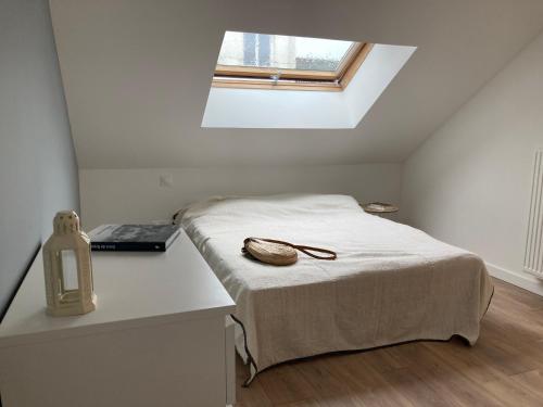 Giường trong phòng chung tại KenavHome Ker Laf