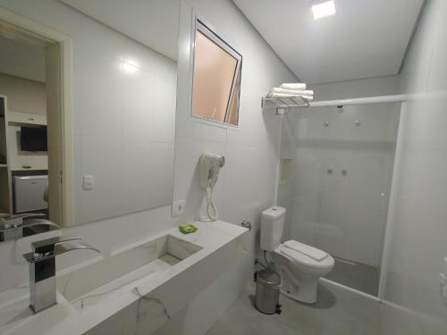 Et badeværelse på Pousada Serrano Village - 2km do Capivari