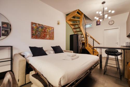 Just Urban Stays - Design Loft 2 Bathrooms and Balcony - 9 min M4 Duomo