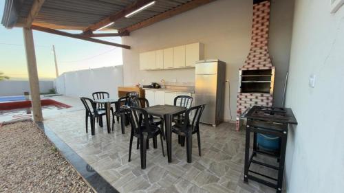 Kuchyň nebo kuchyňský kout v ubytování Chalé Toledo e Costa II