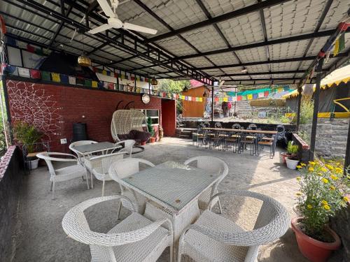 En restaurant eller et andet spisested på Heritage view eco camps and restaurant