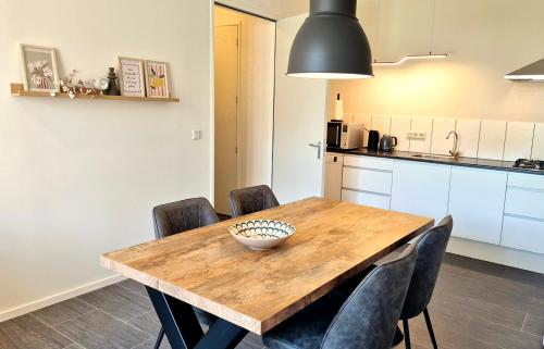 a kitchen with a wooden table and chairs at Guesthouse Bij de Groenestraat in Nijmegen