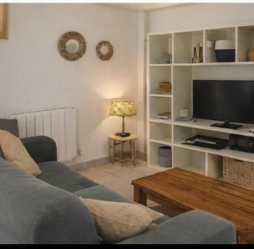 Maisonnette indépendante équipée idéal pros ouvriers Centre Bretagne