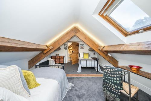 En eller flere senge i et værelse på Goytre Hall Self Catering Guest Accommodation