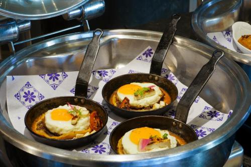 Mad på resortet eller i nærheden