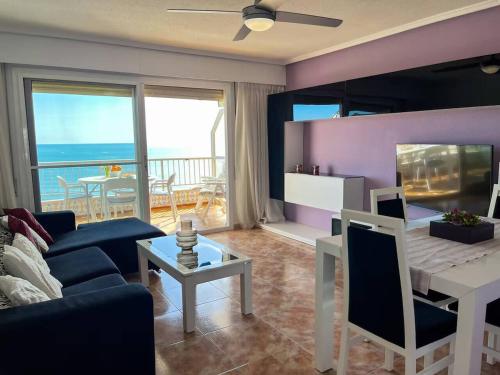 Khu vực ghế ngồi tại Apartamento en Primera Línea de playa