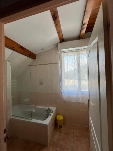 a bathroom with a bath tub and a sink at duplex appartement 6 à 8 personnes in Guchan