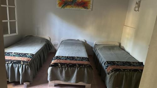 two beds sitting next to each other in a room at Casa quinta in La Banda