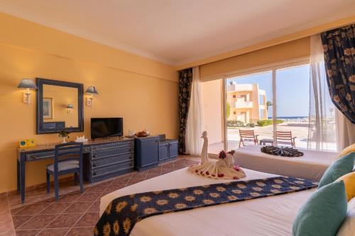 En eller flere senge i et værelse på Shoni Bay Resort