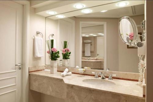 Et badeværelse på Royal Palm Plaza Resort