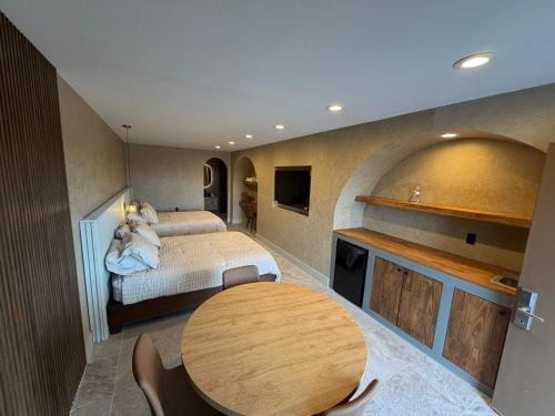 Postel nebo postele na pokoji v ubytování Presidio Inn