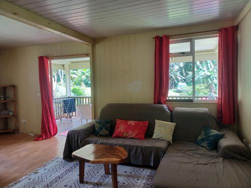 a living room with a couch and a table at Fare vallée de Paopao in Paopao