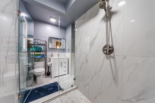 a bathroom with a shower and a toilet at Beautiful Location By The Beach in Los Angeles