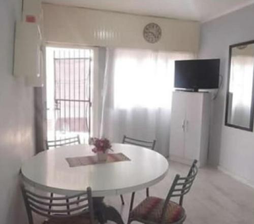 TV a/nebo společenská místnost v ubytování Necochea tu lugar