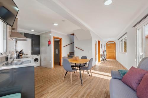 Casa da Feira - Located in a peaceful Calheta area with sea views