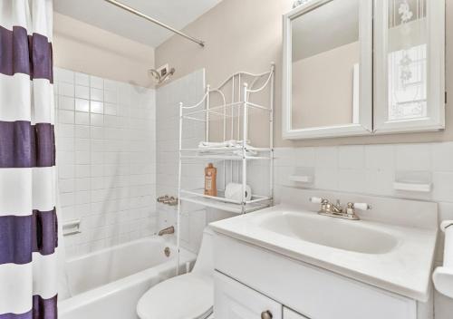 Et badeværelse på World Cup Traveler Package Flat Rate Arena Footsteps Away