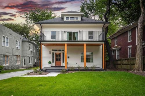 a house with a front yard with green grass at Memphis Midtown Oasis in Memphis