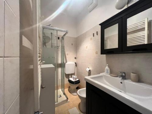 2 Bedrooms near Yellow Metro Station, Wifi, AC by Kibilù Affitti Brevi
