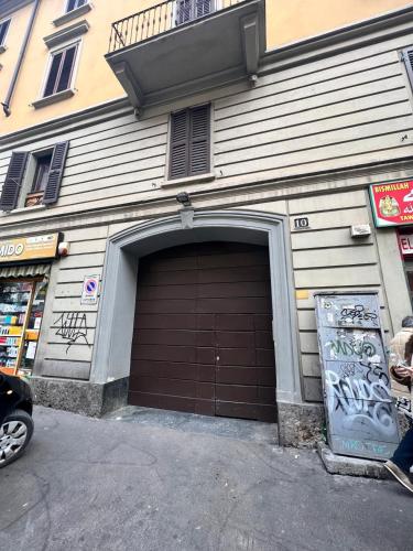 2 Bedrooms near Yellow Metro Station, Wifi, AC by Kibilù Affitti Brevi