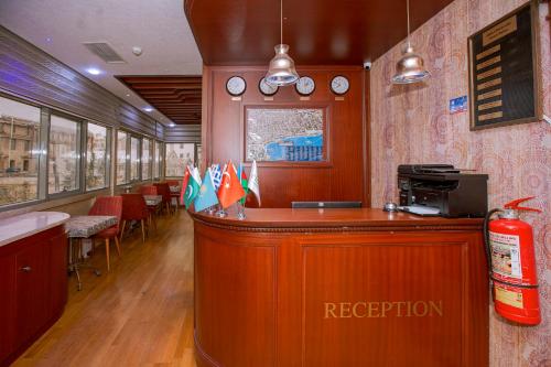 Clover Hotel tesisinde lobi veya resepsiyon alanı