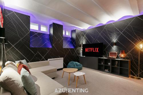 a living room with a couch and a tv at Azurenting - Maison Césario - 3 chambres in Cannes