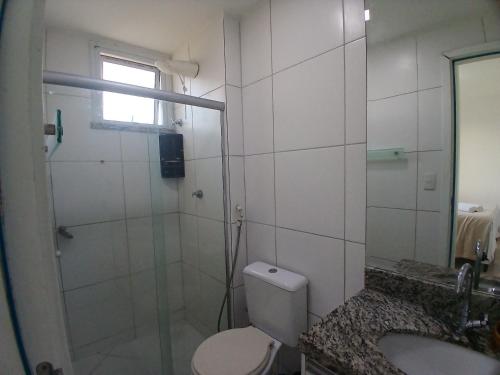 Et badeværelse på Apto c/ varanda prox. da praia em Ilhéus RPD0301