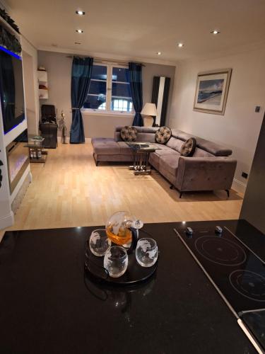 Et opholdsområde på 4 Bedroom Townhouse with 3 bathrooms on 3 levels