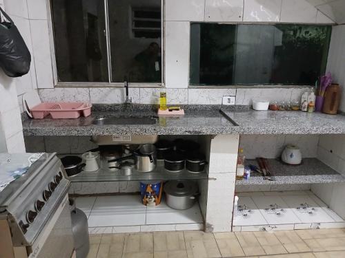 Een keuken of kitchenette bij Aluguel de Casa de Férias