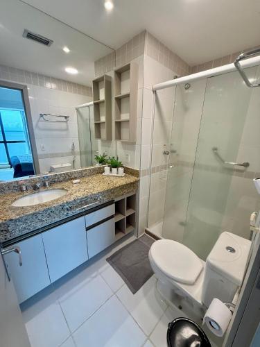 a bathroom with a toilet and a shower and a sink at Tropical hotel Suíte Realeza in Manaus