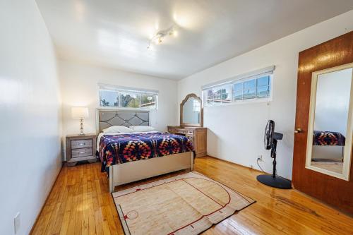 a bedroom with a bed and a mirror at Spacious Two Bedroom in Santa Monica #E in Los Angeles