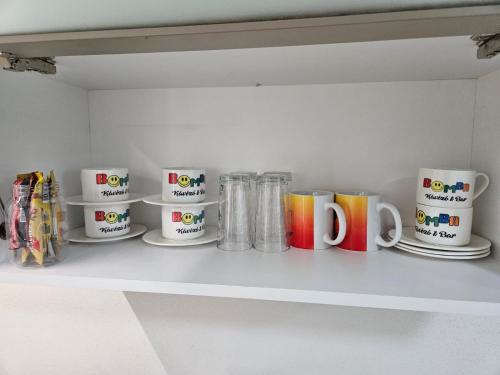 Set per la preparazione di tè e caffè presso BOMBA Apartman