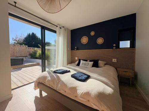 En eller flere senge i et værelse på Les Pierres 2 Loc Amand