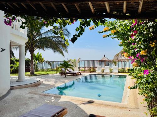 casa laurema villa pied dans l eau saly